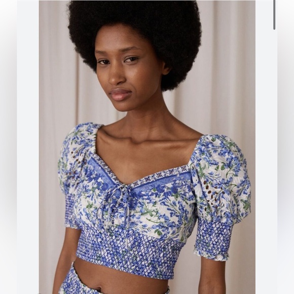 Alice and Olivia Crawford Blue and White Sweetheart Puff Sleeve Crop Top - Picture 2 of 11